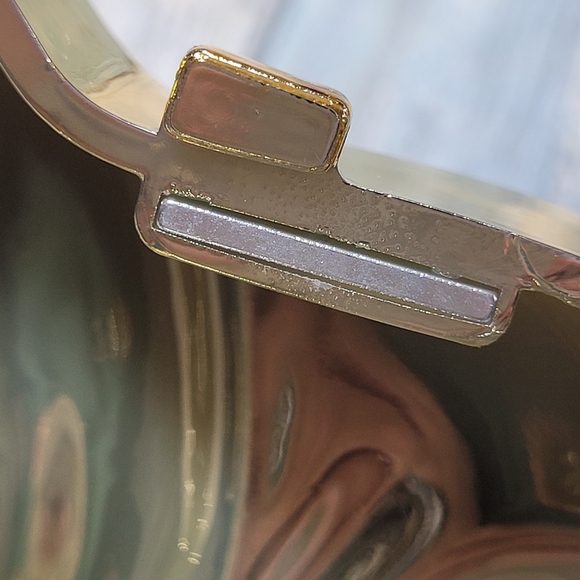 Gold Flower Clutch Bag. - Picture 4 of 10